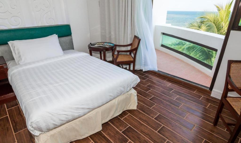 ไวทอลลิส ไวท์ แซนด์ Hotel วีกัน ภายนอก รูปภาพ